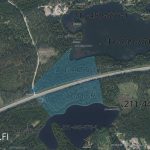 Satelliittikuva noin 8 ha metsätilasta ja rantatontista Pirkanmaalla, 9-tien molemmin puolin.