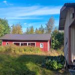 Punainen suuli ja piharakennus talouskeskuksen tontilla – myydään talouskeskus Keski-Suomi