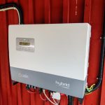 Solis-merkkinen hybridivaihtosuuntaaja aurinkosähköjärjestelmässä