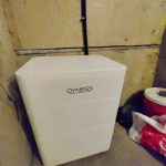 Dyness-energian varastointiyksikkö sisätiloissa, osa aurinkosähköjärjestelmää