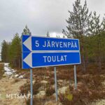 MEtsätila Lintula sijaitsee Toulatissa, kuvassa opaste