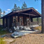 Lamellihirsinen mökki metsätilalla Kurikan Koskuella