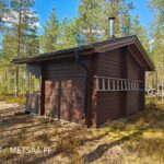 Hirsirakenteinen saunamökki omassa rauhassa