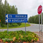 Opastus Kovelahteen Ikaalisissa metsätilan läheisyydessä