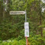 Opastus myytävälle metsätila Simola -kiinteistölle Inhajärventien suunnasta Vesilahdella