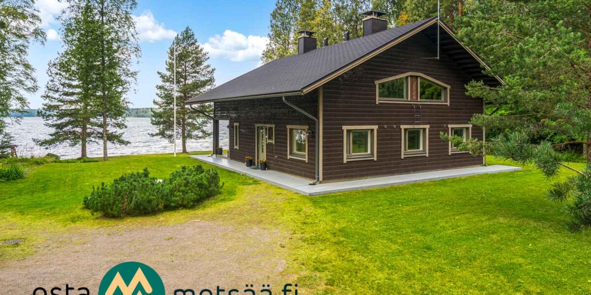 Talviasuttava huvila omalla rannalla Sakara-järven rannalla Lopella
